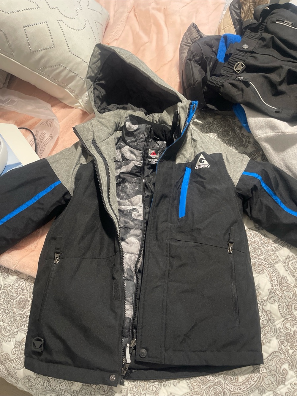 Gerry Boys Size 7/8 Black Gray Blue Hooded Winter
Ski Jacket
